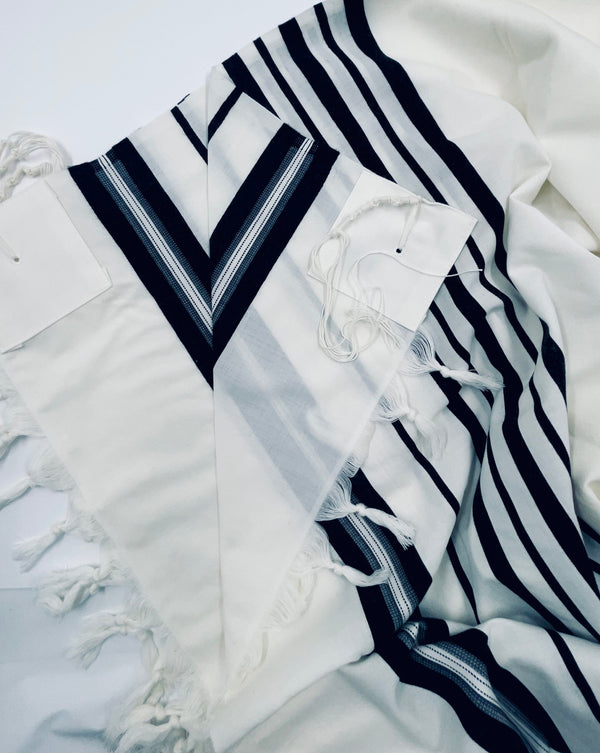 טלית מהודרת מצמר רחלים 100% חלק בצבע שחור