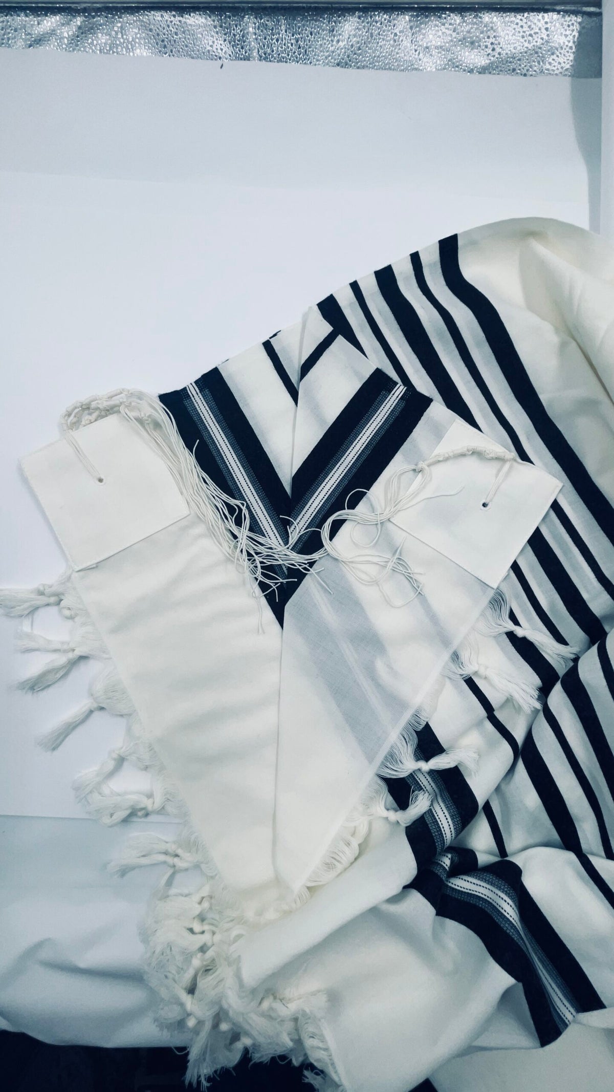 טלית מהודרת מצמר רחלים 100% חלק בצבע שחור