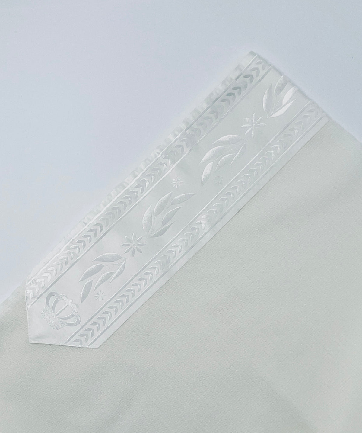 טלית מהודרת מצמר רחלים מאה אחוז תשבץ בצבע לבן