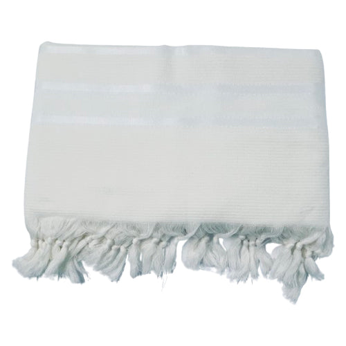 טלית מהודרת מצמר רחלים מאה אחוז תשבץ בצבע לבן